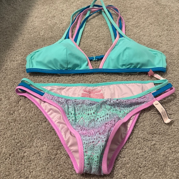 VS Bikini - Picture 1 of 4
